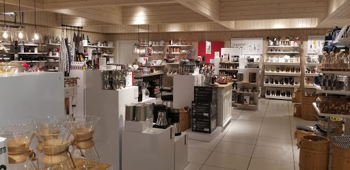 Furniture Store «Crate and Barrel», reviews and photos, 125 Westchester Ave, White Plains, NY 10601, USA