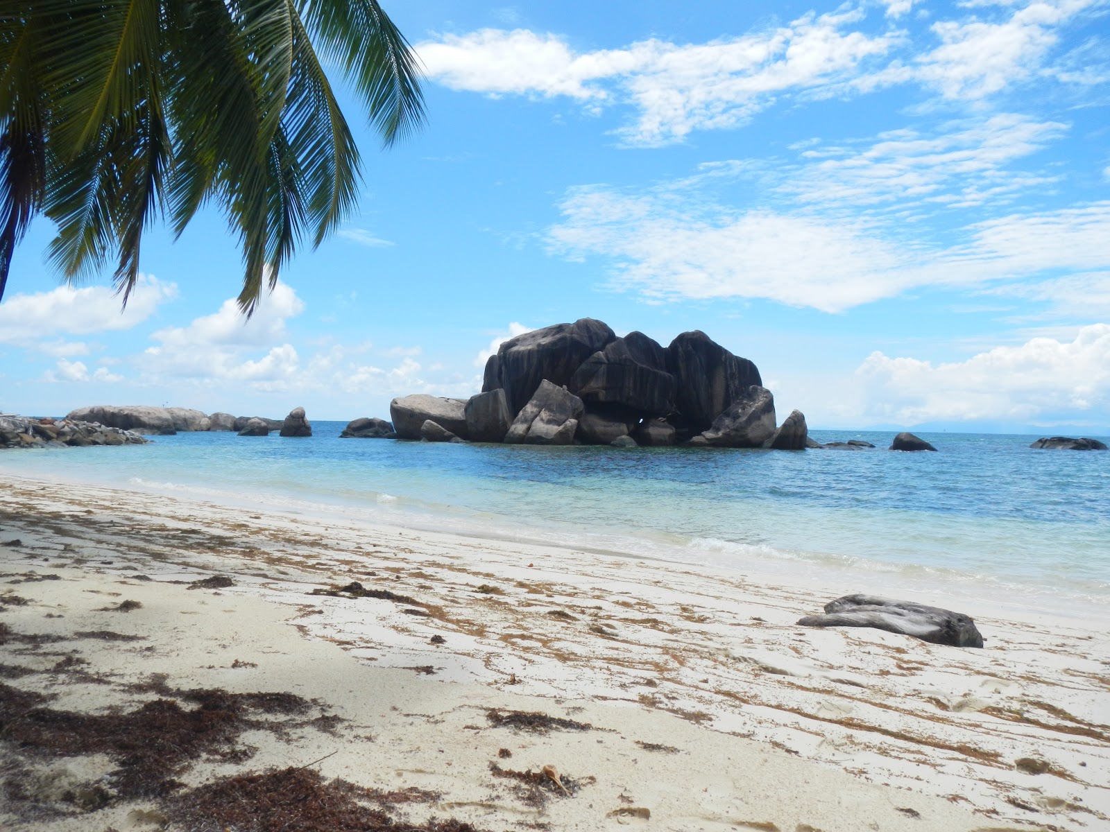 Photo of Anse Takamaka Beach and the settlement