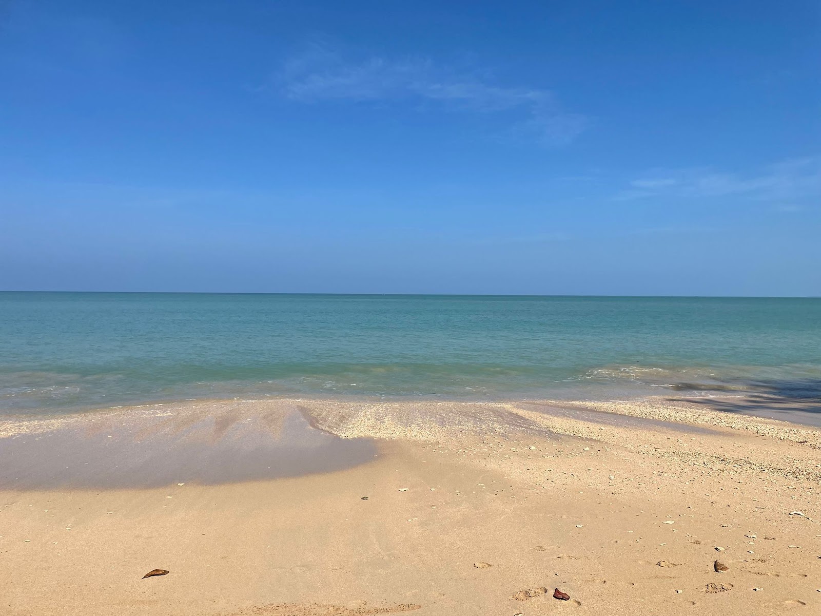 White Sand Beach'in fotoğrafı - rahatlamayı sevenler arasında popüler bir yer