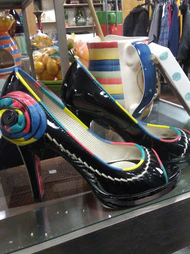 Thrift Store «Edgar & James – Goodwill Specialty Store & Donation Center», reviews and photos, 317 Torrance Blvd, Redondo Beach, CA 90277, USA