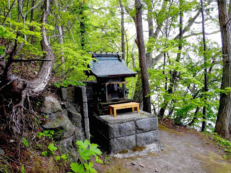 霊泉洞神社と湧水
