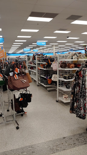 Clothing Store «Ross Dress for Less», reviews and photos, 3355 Daniels Rd, Winter Garden, FL 34787, USA