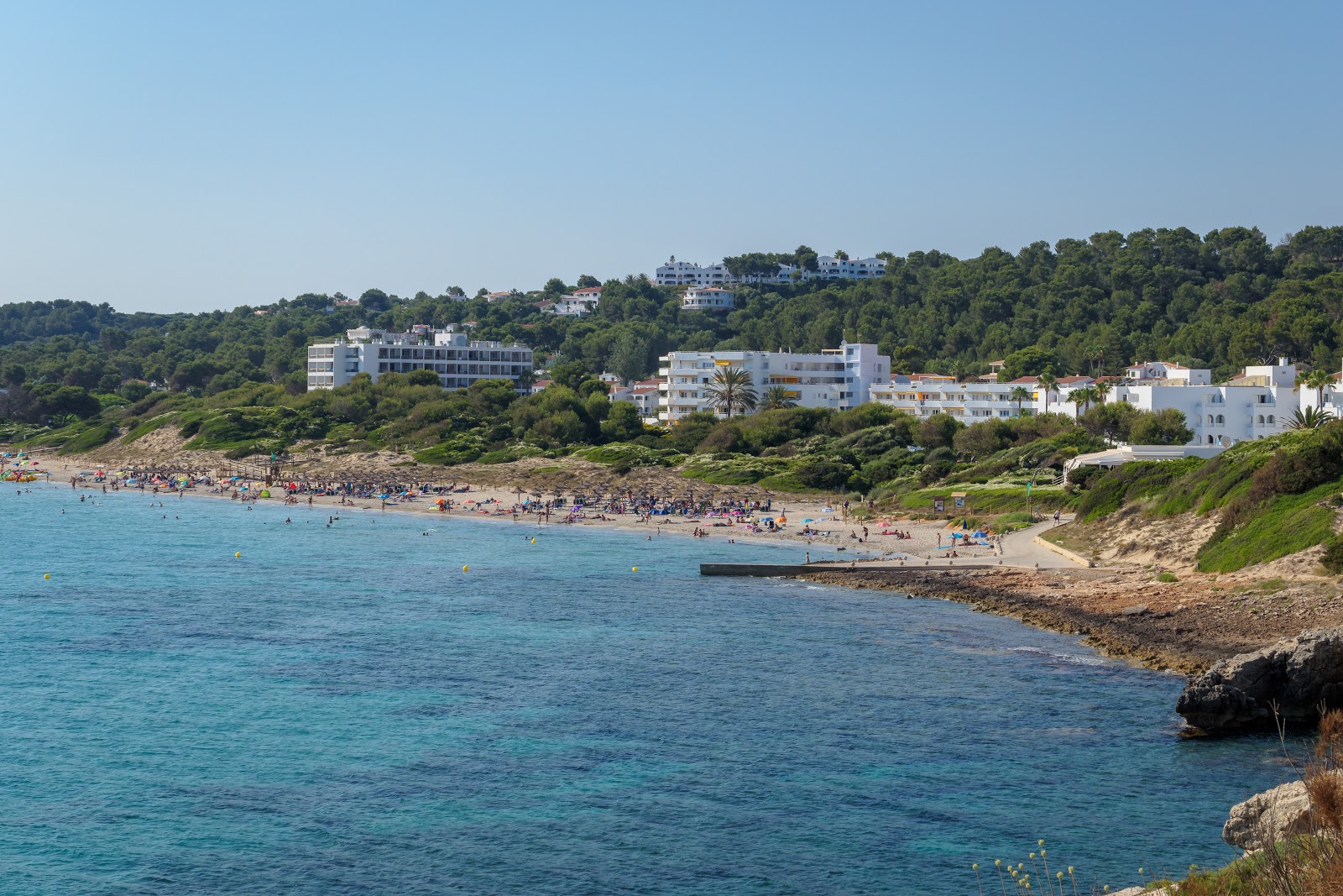 Photo de Platja de San Tomas II - recommandé pour les voyageurs en famille avec des enfants