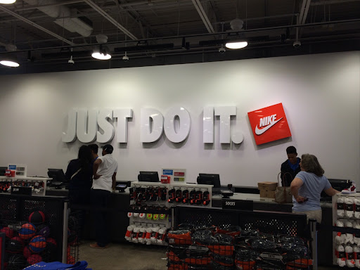 Sporting Goods Store «Nike Factory Store», reviews and photos, 5195 Factory Shops Blvd, Ellenton, FL 34222, USA