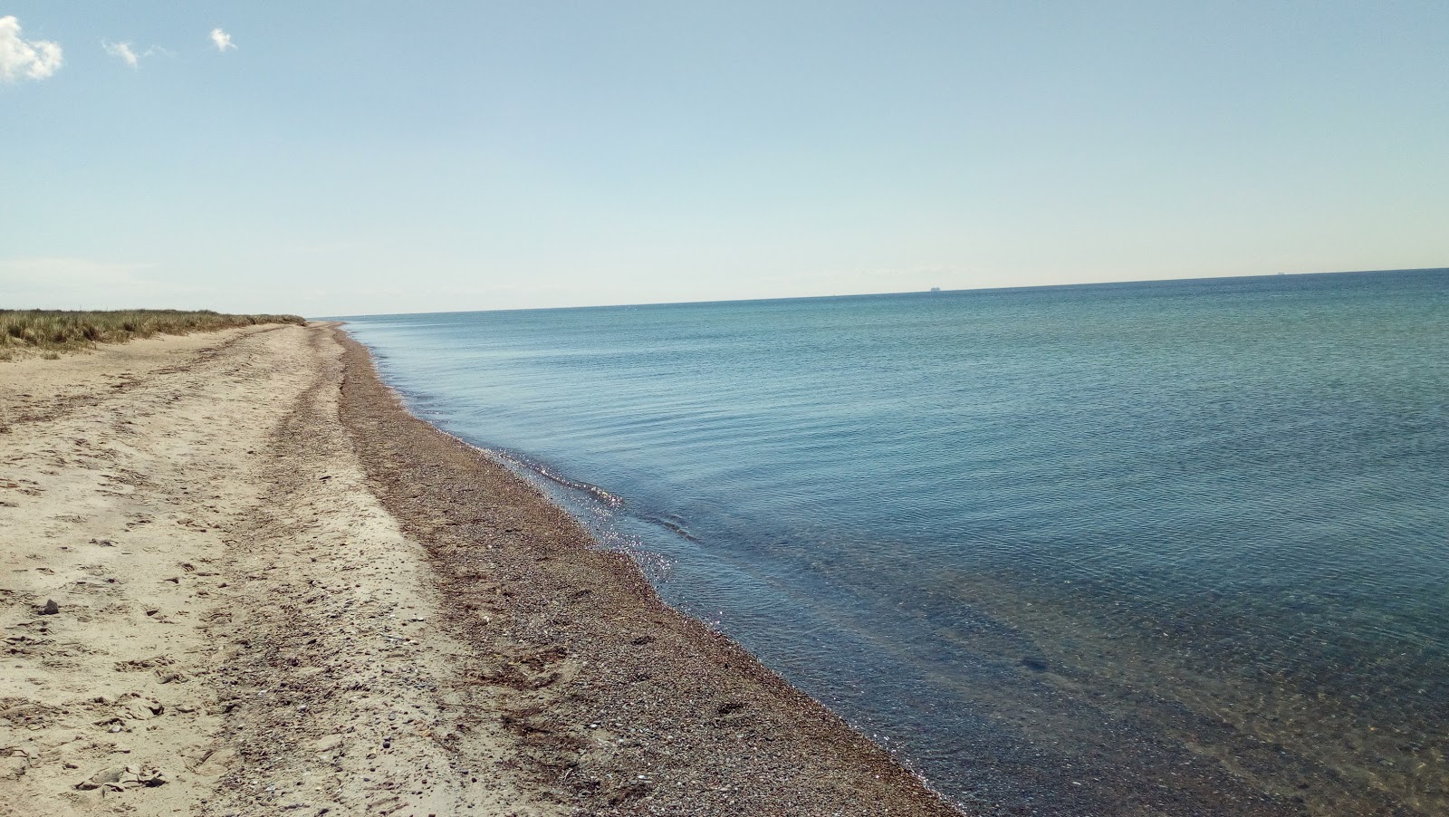 Foto av Bredfjed Beach med turkos rent vatten yta