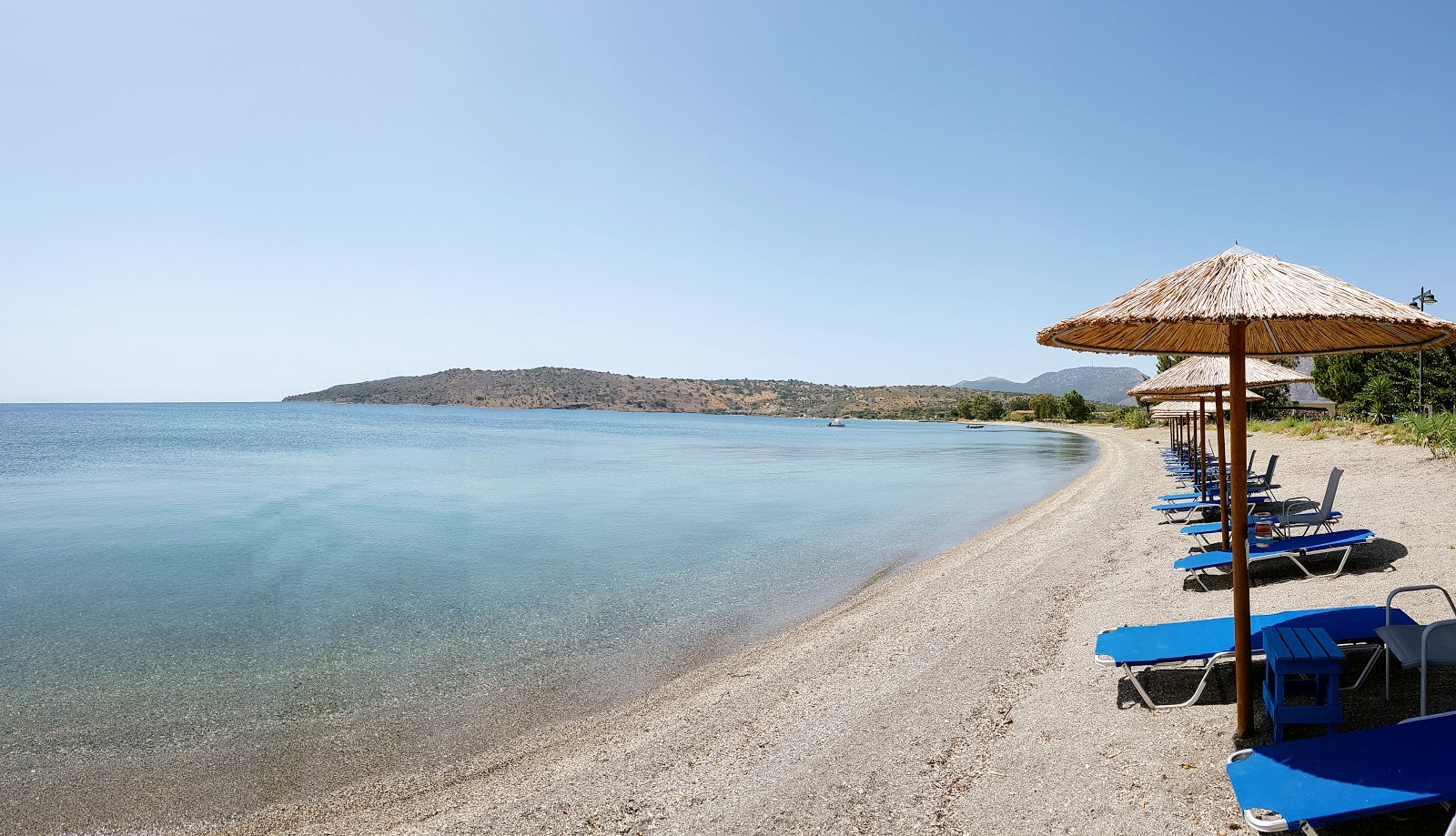 Fotografie cu Kamares beach II cu o suprafață de apă pură albastră