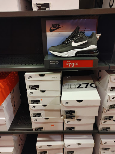 Clothing Store «Nike Factory Store», reviews and photos, 5220 Fashion Outlets Way #1125, Rosemont, IL 60018, USA