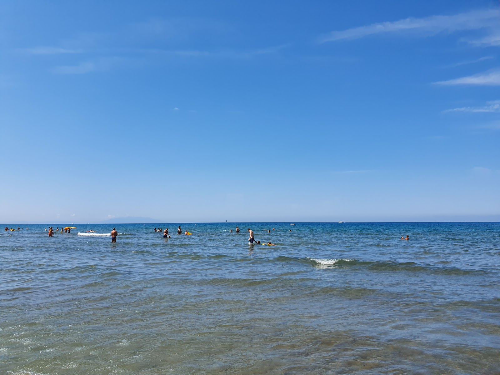 Foto de San Vincenzo beach área de complejo turístico de playa