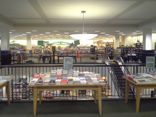 Book Store «Barnes & Noble», reviews and photos, 5755 N Bayshore Dr, Glendale, WI 53217, USA