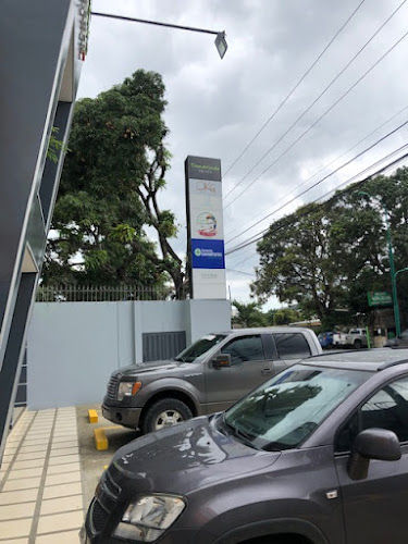 Opiniones de Farmacias FarmaSalud Tamarindo Plaza en Portoviejo - Farmacia