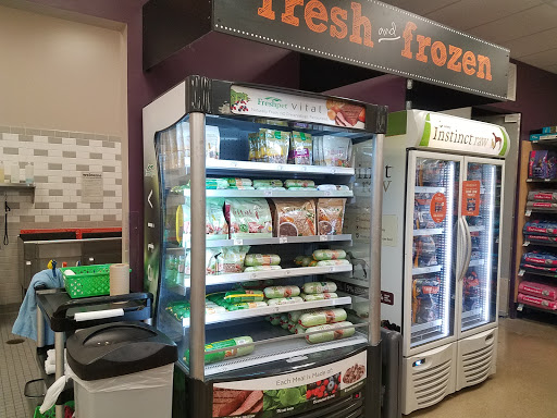 Pet Supply Store «Petco Animal Supplies», reviews and photos, 2727 Pfingsten Rd #8, Glenview, IL 60026, USA