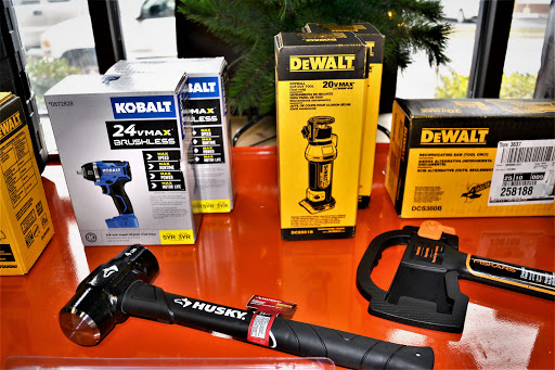 Pawn Shop «P&A Pawn And Gun», reviews and photos, 150 1st Ave E, Hendersonville, NC 28792, USA