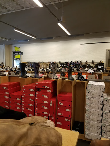 Shoe Store «DSW Designer Shoe Warehouse», reviews and photos, 1595 CT-71, Farmington, CT 06032, USA
