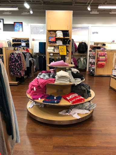 Clothing Store «Gap Outlet», reviews and photos, 100 Premium Outlets Blvd #100, Hagerstown, MD 21740, USA