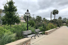 Colonial Lake Park