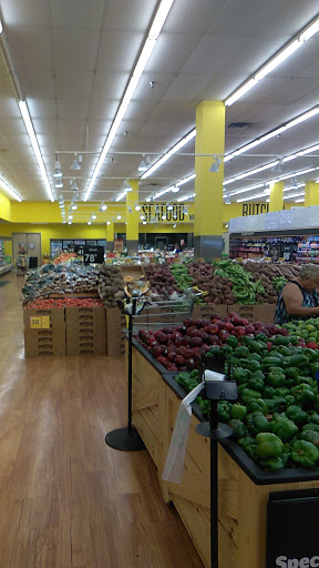 Grocery Store «Fresco y Más», reviews and photos, 3701 NW 7th St, Miami, FL 33126, USA
