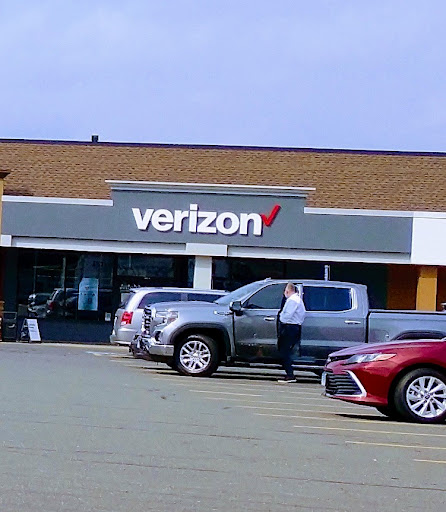 Cell Phone Store «Verizon Authorized Retailer - Simply», reviews and photos, 750 Queen St #4, Southington, CT 06489, USA