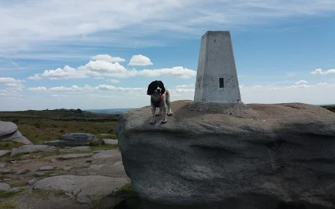 Kinder Low, Trig Point image