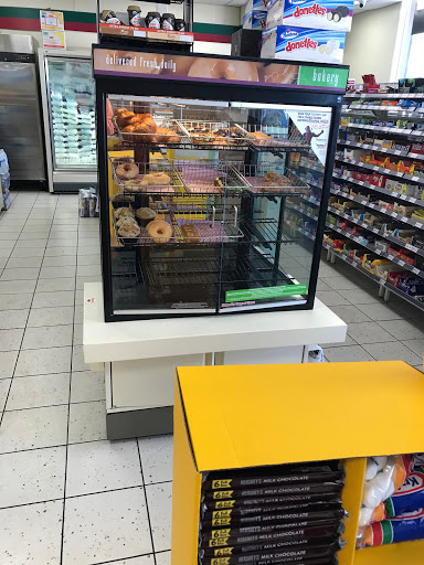 Convenience Store «7-Eleven», reviews and photos, 975 Rollins Rd, Burlingame, CA 94010, USA