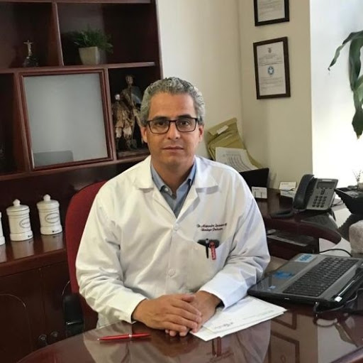 Dr. Alejandro Quintero Espinosa, Urólogo