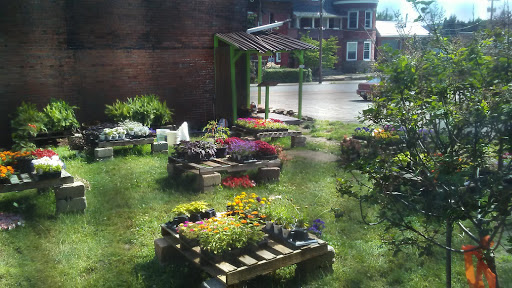 Florist «DeMuth Florist», reviews and photos, 302 Pittsburgh St, Connellsville, PA 15425, USA