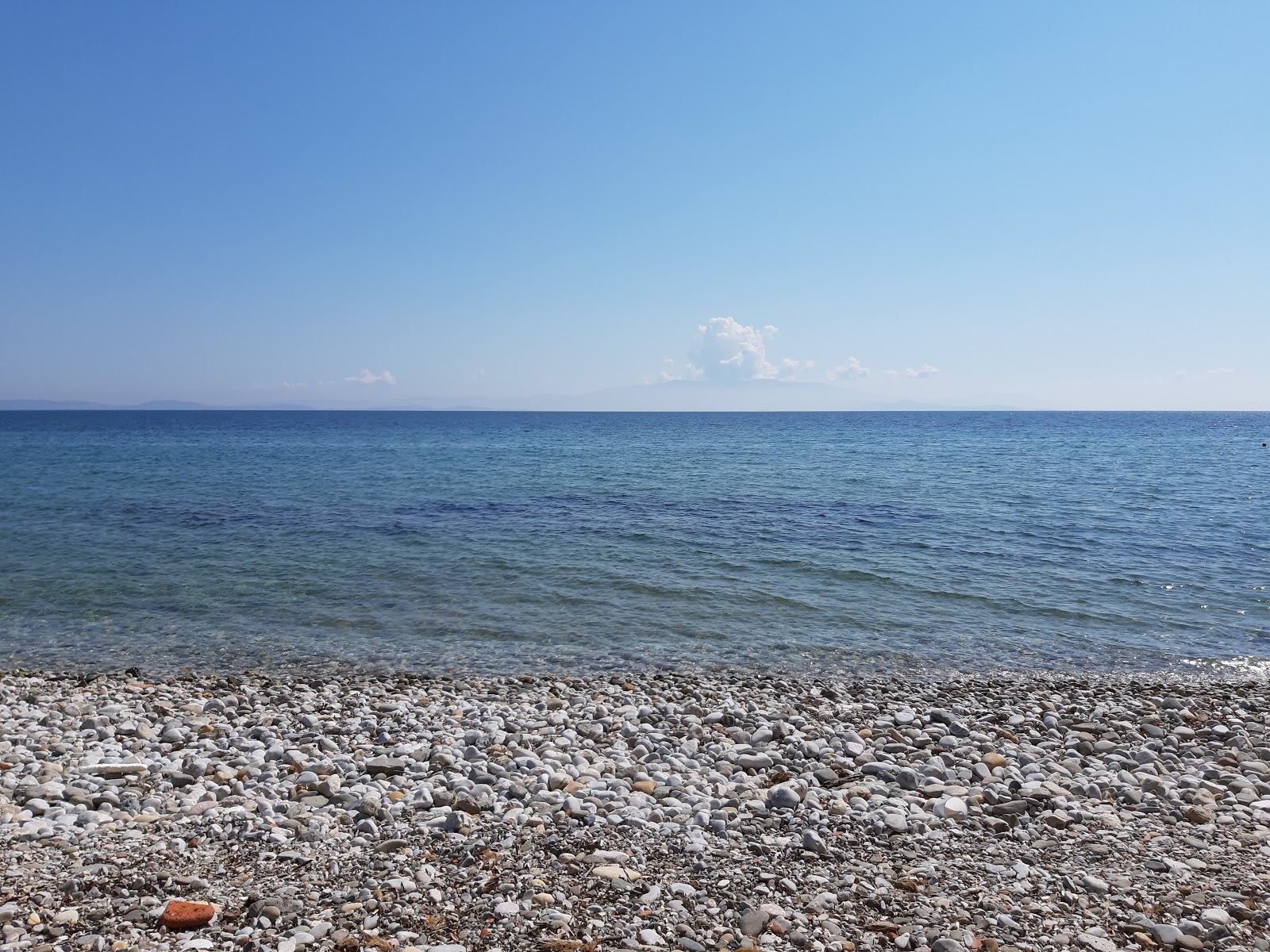 Foto van Agios Paraskevi Beach met turquoise puur water oppervlakte