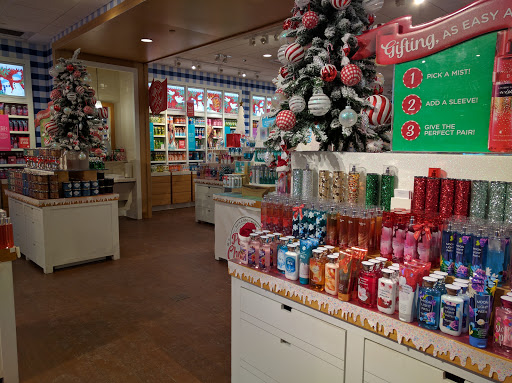 Beauty Supply Store «Bath & Body Works», reviews and photos, 1001 75th St, Woodridge, IL 60517, USA