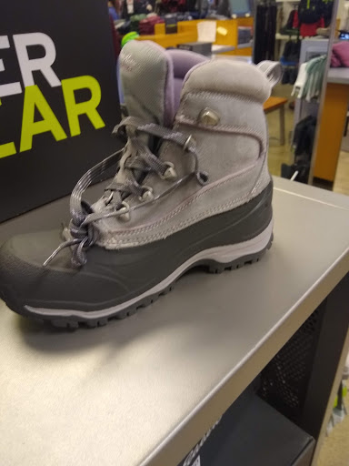 Clothing Store «Eddie Bauer Outlet», reviews and photos, 450 NW 257th Ave #200, Troutdale, OR 97060, USA