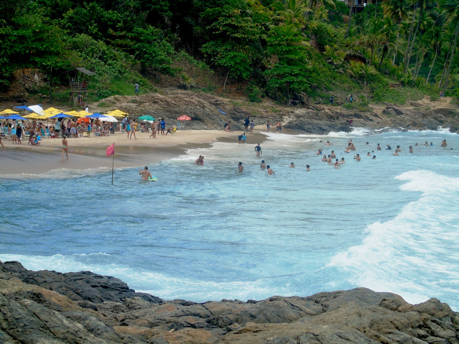 Praia da Tiririca'in fotoğrafı uçurumlarla desteklenmiş