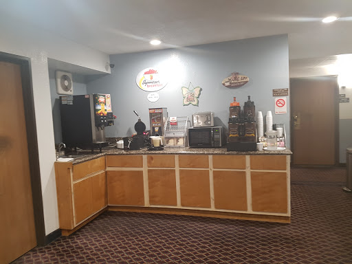 Super 8 by Wyndham SelmaFresno Area image