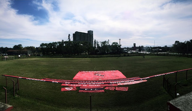 Opiniones de Club Atletico Independiente Trinidad en Flores - Campo de fútbol