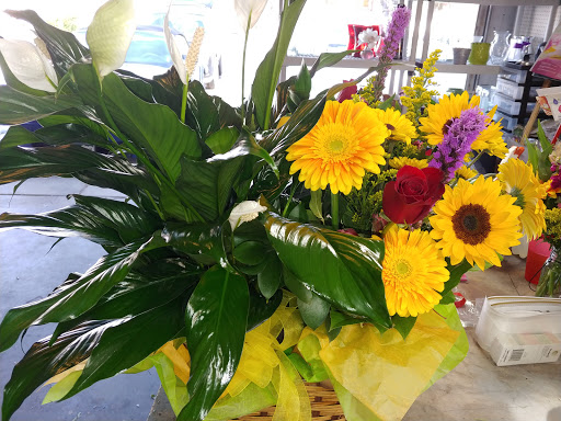 Florist «Pretty Petals Florist», reviews and photos, 6865 S Elati St, Littleton, CO 80120, USA