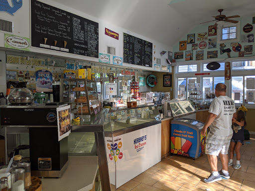 Frozen Yogurt Shop «Flavors Dessert Cafe», reviews and photos, 216 Front St, Greenport, NY 11944, USA