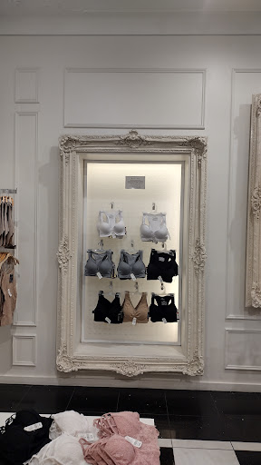 Shopping Mall «Panorama Mall», reviews and photos, 8401 Van Nuys Blvd, Panorama City, CA 91402, USA