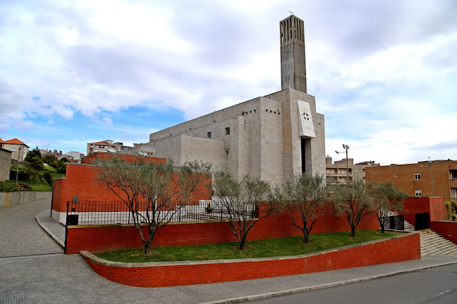 Avaliações doIgreja Paroquial de Santo Ovídio em Vila Nova de Gaia - Igreja