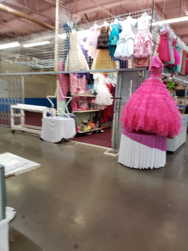 Shopping Mall «Bazaar El Royal Shopping Mall», reviews and photos, 2534 Royal Ln, Dallas, TX 75229, USA