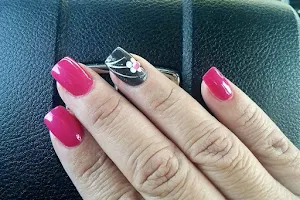 Cellinie's Nails & Spa image