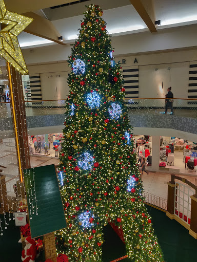 Shopping Mall «Oak Park Mall», reviews and photos, 11149 W 95th St, Overland Park, KS 66214, USA