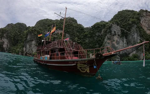 The Pirate Boat: Phi Phi Island Tour image