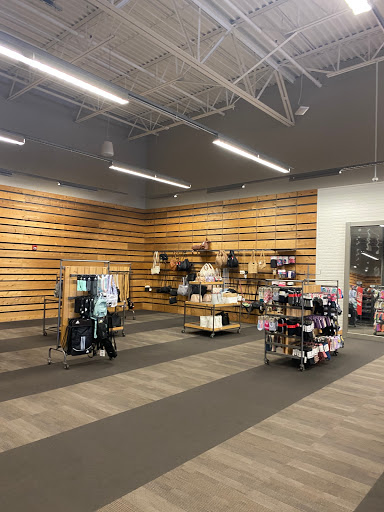 Shoe Store «DSW Designer Shoe Warehouse», reviews and photos, 6636 E State St, Rockford, IL 61108, USA