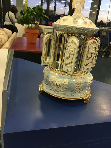 Thrift Store «Goodwill West Palm Beach/Gulfstream Super Store & Donation Center», reviews and photos