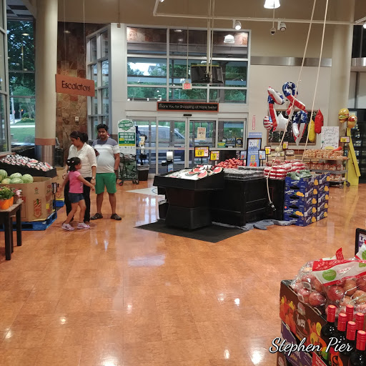 Grocery Store «Harris Teeter», reviews and photos, 8200 Crestwood Heights Dr, McLean, VA 22102, USA