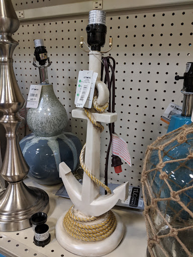 Home Goods Store «At Home», reviews and photos, 5901 Mercury Dr, Dearborn, MI 48126, USA