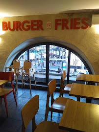 Atmosphère du Restaurant Burger & Fries à Paris - n°10