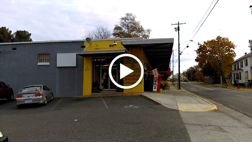 Hunt and Peck Thrift Store, 15 Cave St, Luray, VA 22835, USA, 