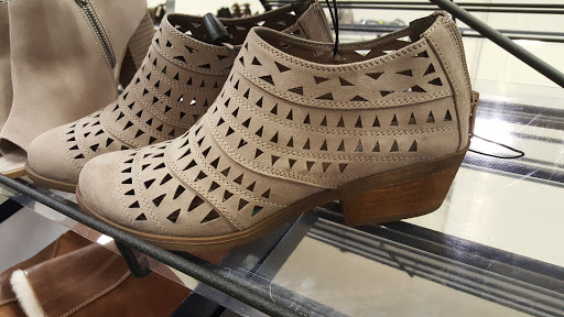 Shoe Store «MJM DESIGNER SHOES», reviews and photos, 951 W Brandon Blvd, Brandon, FL 33511, USA