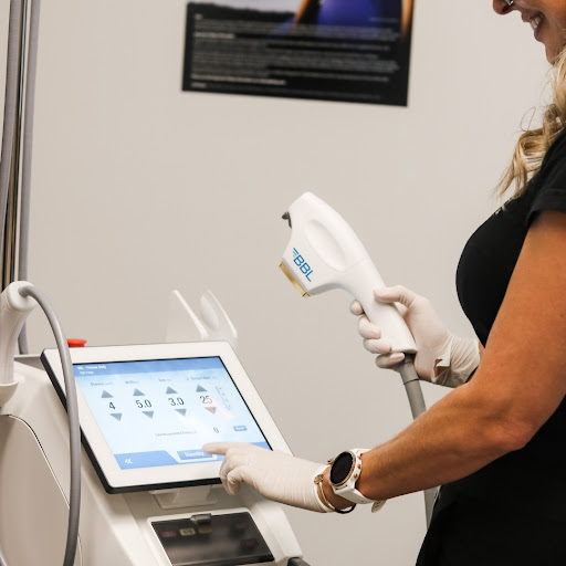 Plastic Surgeon «Hall Plastic Surgery & Rejuvenation Center, Dr. Jeffrey Hall», reviews and photos, 300 Beardsley Ln #101, Austin, TX 78746, USA