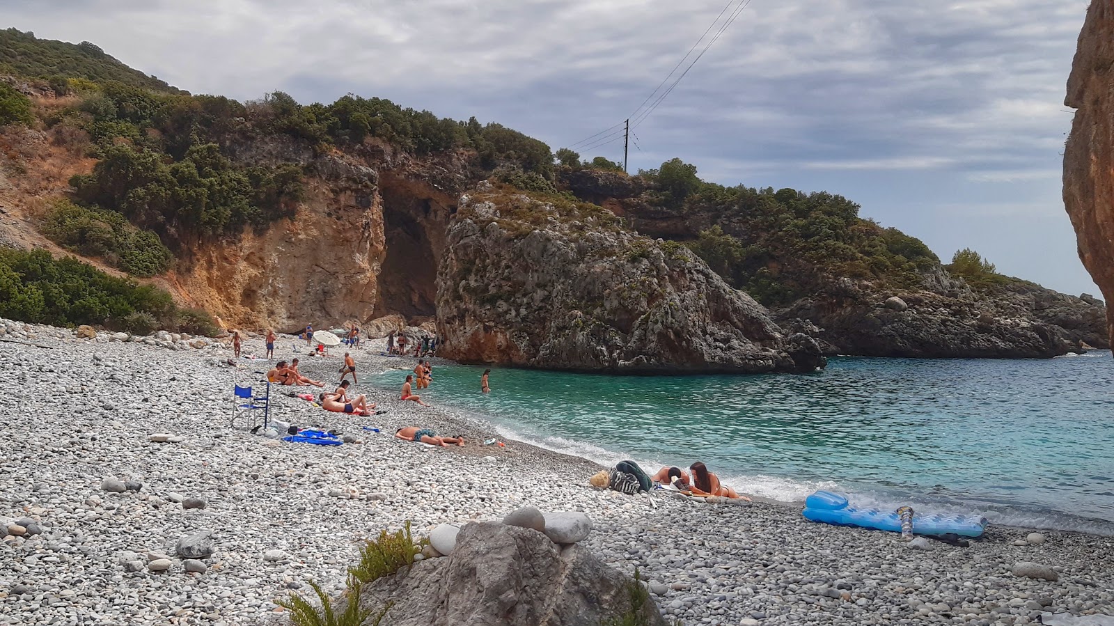 Foto av Foneas beach med rymliga multifack