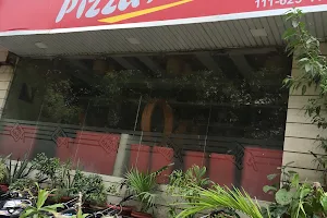 Pizza Max - Khayaban e Nishat image