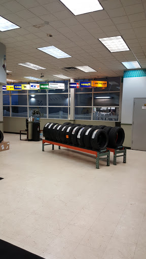 Tire Shop «Mavis Discount Tire», reviews and photos, 1919 Broadhollow Rd, Farmingdale, NY 11735, USA